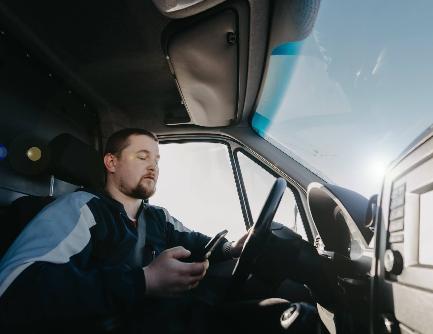 using mobile phone behind the wheel